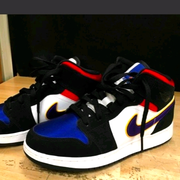 Lakers Nike Air Jordan 1 Mid SG OG Top 3 Size 6.5Y - Picture 4 of 11